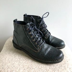 Clarks Bendables Nikki North Navy Blue Leather Ankle Zip Boots - 8.5M